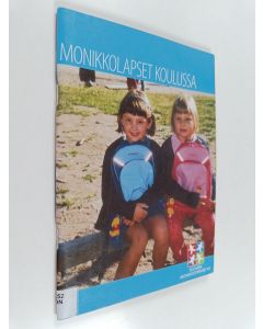 käytetty teos Monikkolapset koulussa