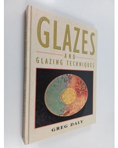 Kirjailijan Greg Daly käytetty kirja Glazes and Glazing Techniques : A Glaze Journey