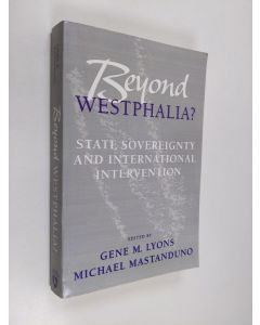 Kirjailijan Gene M. Lyons käytetty kirja Beyond Westphalia : state sovereignty and international intervention