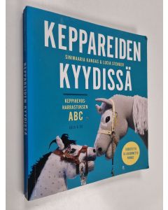 Kirjailijan Sinimaaria Kangas käytetty kirja Keppareiden kyydissä : keppihevosharrastuksen ABC