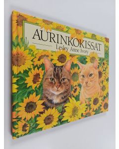 Kirjailijan Lesley Anne Ivory käytetty kirja Aurinkokissat