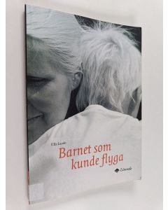 Kirjailijan Ulla Laxen käytetty kirja Barnet som kunde flyga : om medveten moderlighet