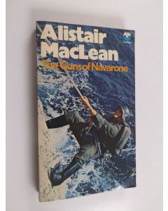 Kirjailijan Alistair MacLean käytetty kirja The Guns of Navarone