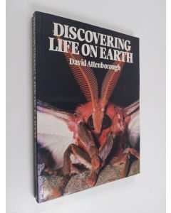 Kirjailijan David Attenborough käytetty kirja Discovering Life on Earth - A Natural History