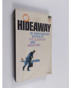 Kirjailijan John Gardner käytetty kirja Hideaway