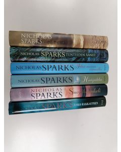 Kirjailijan Nicholas Sparks käytetty kirja Nicholas Sparks -setti (6 kirjaa) : Viesti mereltä ; Tunteiden äänet ; Illat meren rannalla ; Hääjuhla ; Suojelusenkeli ; Usko rakkauteen