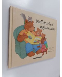 Kirjailijan Mathew Price käytetty kirja Nallekarhun nojatuolissa