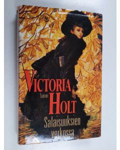 Kirjailijan Victoria Holt käytetty kirja Salaisuuksien verkossa