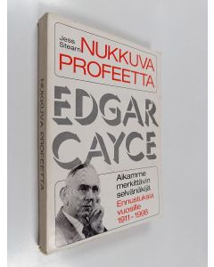 Kirjailijan Jess Stearn käytetty kirja Nukkuva profeetta : Edgar Cayce - aikamme merkittävä selvännäkijä : ennustuksia vuosille 1911-1998