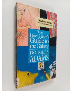 Kirjailijan Douglas Adams käytetty kirja The hitch hiker's guide to the galaxy