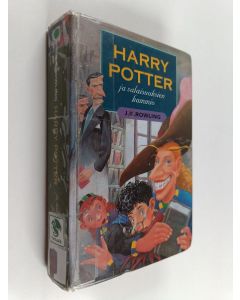 Kirjailijan J. K Rowling käytetty kirja Harry Potter ja salaisuuksien kammio