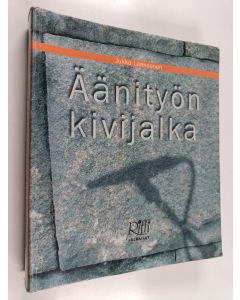 Kirjailijan Jukka Laaksonen käytetty kirja Äänityön kivijalka : ammattiaudiotekniikka, sen teoria, perinteet ja nykytila