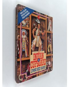 Kirjailijan Lynne Reid Banks käytetty kirja The Indian in the cupboard