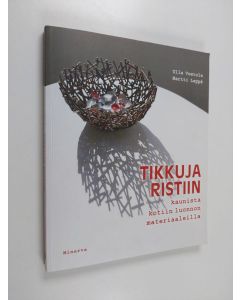 Kirjailijan Ulla Vestola käytetty kirja Tikkuja ristiin : kaunista kotiin luonnon materiaaleilla