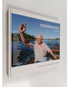 Kirjailijan Anders Hägerstrand käytetty kirja Strandhugg Åland : en reportageresa i den åländska skärgården