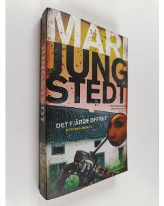 Kirjailijan Mari Jungstedt käytetty kirja Det fjärde offret