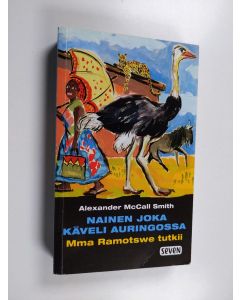 Kirjailijan Alexander McCall Smith käytetty kirja Nainen joka käveli auringossa