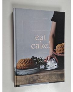 Kirjailijan Viena Jurvelin käytetty kirja Let's Eat Cake