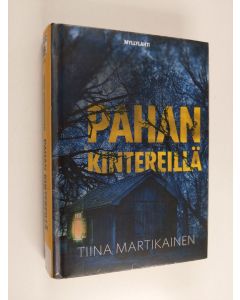 Kirjailijan Tiina Martikainen käytetty kirja Pahan kintereillä