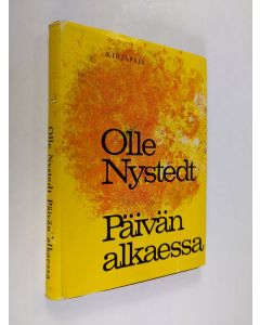 Kirjailijan Olle Nystedt käytetty kirja Päivän alkaessa
