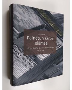 Kirjailijan Lasse Kangas käytetty kirja Painetun sanan elämää : Keski-Suomi ja Keskisuomalainen 1871-2007