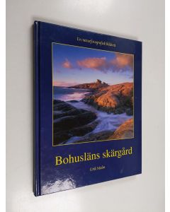 Kirjailijan Erik Malm käytetty kirja Bohusläns skärgård = The Archipelago of Bohuslän = Die Schärenkünste von Bohuslän