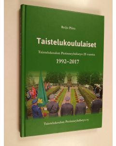 Kirjailijan Reijo Piira käytetty kirja Taistelukoululaiset : Taistelukoulun Perinneyhdistys 25 vuotta 1992-2017