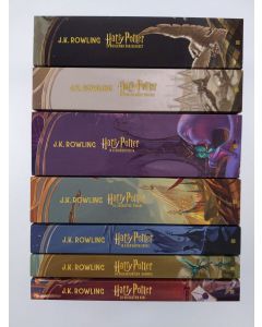Kirjailijan J.K. Rowling uusi kirja Harry Potter 1-7 : Harry Potter ja viisasten kivi ; Harry Potter ja salaisuuksien kammio ; Harry Potter ja Azkabanin vanki ; Harry Potter ja liekehtivä pikari ; Harry Potter ja Feeniksin kilta ; Harry Potter ja puoliver