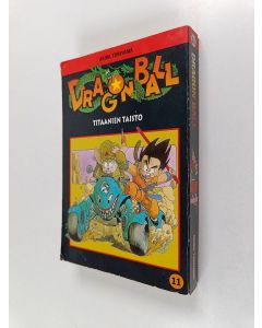 Kirjailijan Akira Toriyama käytetty kirja Titaanien taisto