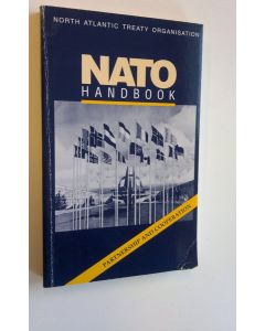 Kirjailijan North Atlantic Treaty Organisation käytetty kirja NATO handbook