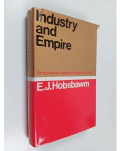 Kirjailijan Eric John Hobsbawm käytetty kirja Industry and empire : an economic history of Britain since 1750