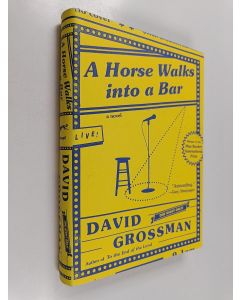 Kirjailijan David Grossman käytetty kirja A horse walks into the bar