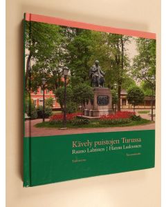 Kirjailijan Rauno Lahtinen & Hannu Laaksonen käytetty kirja Kävely puistojen Turussa