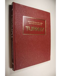 Kirjailijan Ilhan Aksit käytetty kirja Ancient civilisations of anatolia and historical treasures of Turkey
