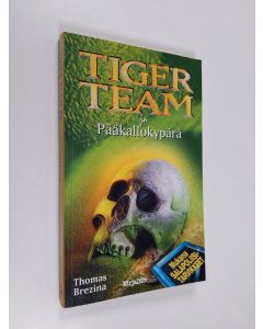 Kirjailijan Thomas Brezina käytetty kirja Tiger Team ja pääkallokypärä