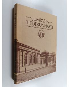 Kirjailijan Kalervo Ilmanen käytetty kirja Jumpasta tiedekunnaksi : suomalainen voimistelunopettajakoulutus 100 vuotta 1882-1982