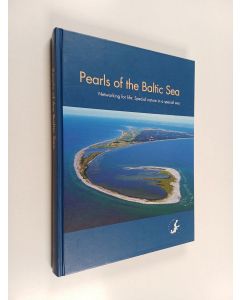 Kirjailijan Britt Hägerhäll Aniansson käytetty kirja Pearls of the Baltic Sea : networking for life : special nature in a special sea