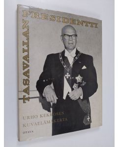 käytetty kirja Tasavallan presidentti : Urho Kekkosen kuvaelämäkerta