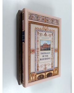 Kirjailijan Gennady Petrov käytetty kirja The palace by the blue bridge : the Mariinsky palace in Saint Petersburg (Laatikossa)