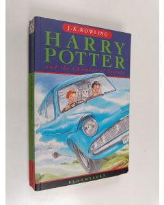 Kirjailijan J. K. Rowling käytetty kirja Harry Potter and the Chamber of Secrets