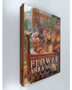 Kirjailijan Susie Edwards käytetty kirja The encyclopedia of flower arranging