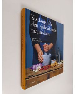 Kirjailijan Susanna Ehdin käytetty kirja Kokkonst för den självläkande människan : hälsofilosofisk matbok