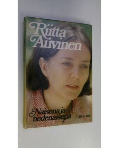 Kirjailijan Riitta Auvinen käytetty kirja Naisena ja tiedenaisena