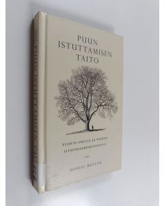 Kirjailijan Daniel Butler käytetty kirja Puun istuttamisen taito : ylistys puille ja niiden istutusseremonioille