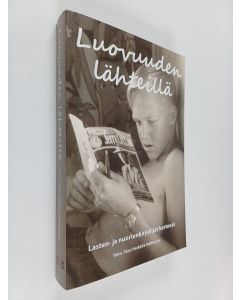 käytetty kirja Luovuuden lähteillä : lasten- ja nuortenkirjalijat kertovat