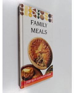 Kirjailijan Julia Roles käytetty kirja Family Meals