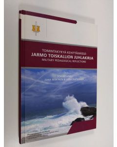 Tekijän Juha ym. Mäkinen  käytetty kirja Toimintakykyä kehittämässä = Military pedagogical reflections : Jarmo Toiskallion juhlakirja