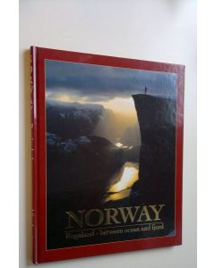Kirjailijan Snorre Aske käytetty kirja Norway : Rogeland - between ocean and fjord