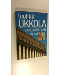 Kirjailijan Tuulikki Ukkola käytetty kirja Kansanvallan vanki