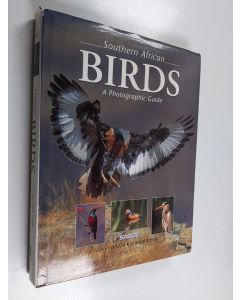 Kirjailijan Ian Sinclair & John Coffey Sinclair käytetty kirja Southern African Birds - A Photographic Guide
